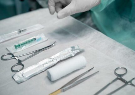 limportance-du-materiel-sterile-dans-les-cliniques-et-laboratoires-min